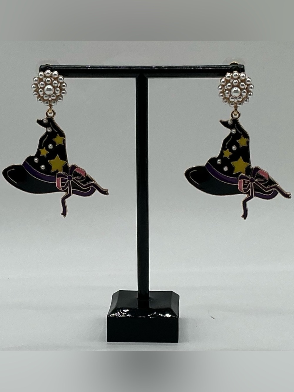 ENAMEL AND FAUX PEARL GOLD TONE WITCH HAT DROP EARRINGS NWOT